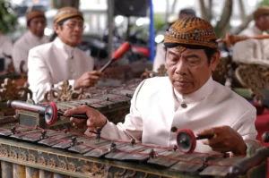 gamelan mengiringi tembang macapat maskumambang gamelan mengiringi tembang macapat maskumambang