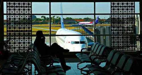 menunggu-di-bandara