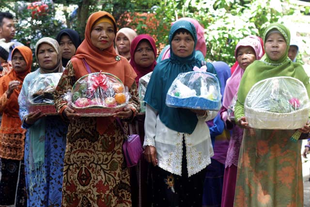 srah-srahan-pengantin-jawa