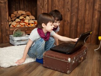 Anak Membantu Sesama