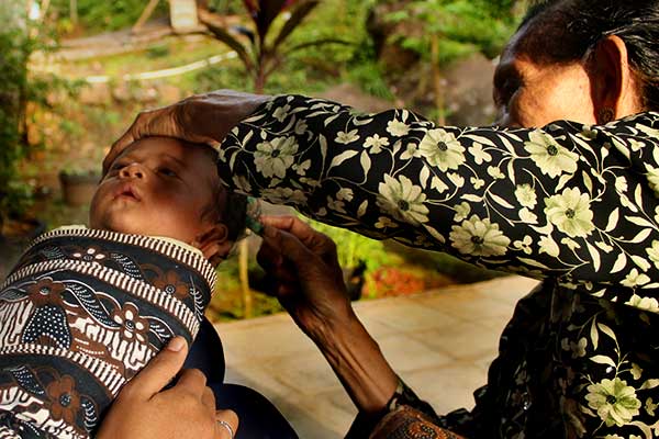 upacara kelahiran bayi