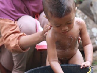 mandi-pakai-sabun-biasa