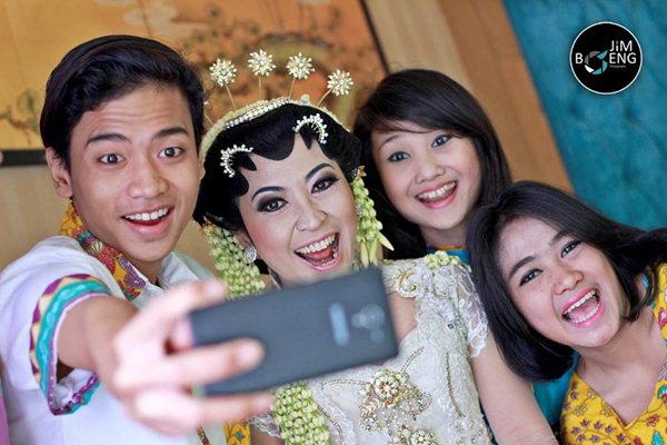 fotografer-pernikahan-bisa-mengambil-moment-tak-terduga