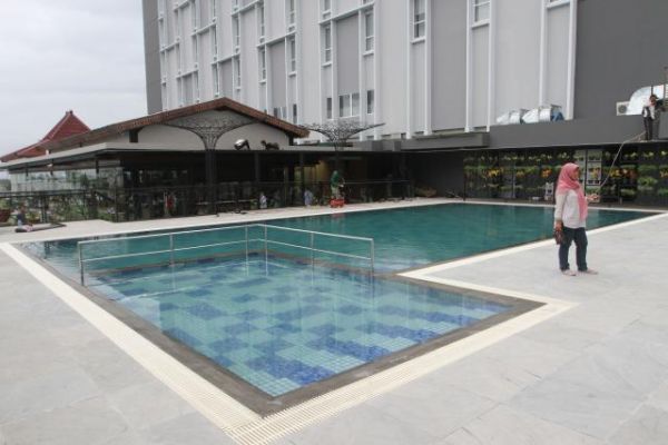 Rooftop-Swimming-Pool