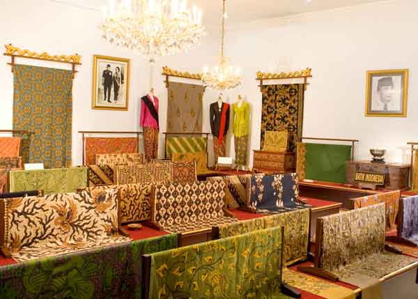 Museum-batik-danar-hadi4