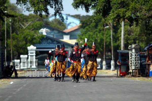 Prajurit Keraton Solo melakukan latihan di Alun-Alun Utara-JIBI-SOLOPOS-Dwi-Prasetya