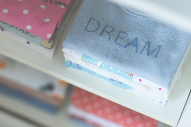 Pilih Pakaian yang Menyerap Keringat