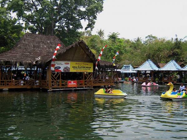 Tempat-Wisata-Boyolali-Pemandian-Tlatar-Boyolali