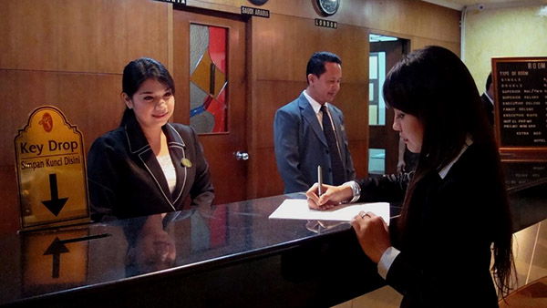 Ruang-resepsionis-Hotel-sentral-jakarta-tipshotelmurahcom