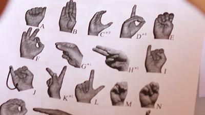 gambar tangan sebagai Point of View Shot (POV)