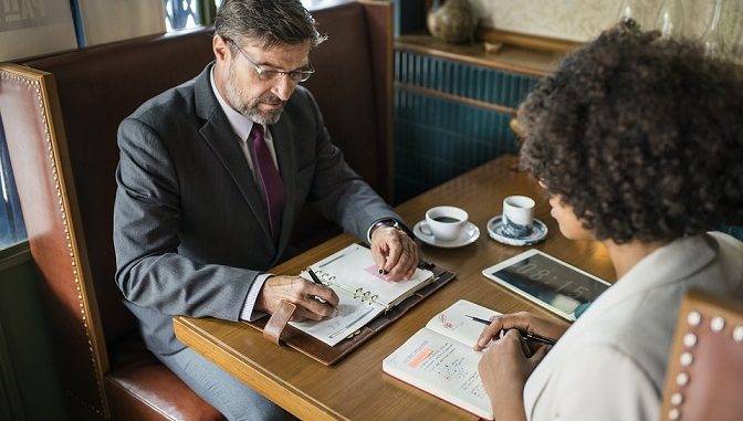 pemodal yang tidak hanya memasukkan uangnya untuk pembuatan film