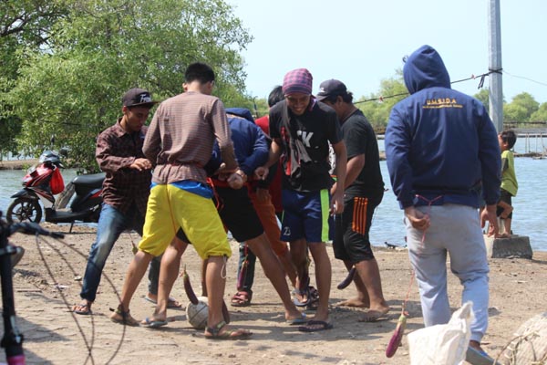 Ide Lomba 17 Agustus sepak bola terong