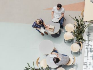 Penggunaan overhead shot dalam sinematografi