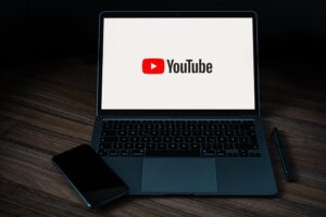 membuat akun youtube Anda bisa menggunakan HP maupun komputer